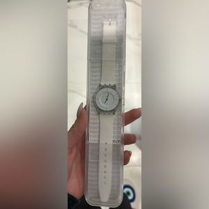 White Classiness Swatch